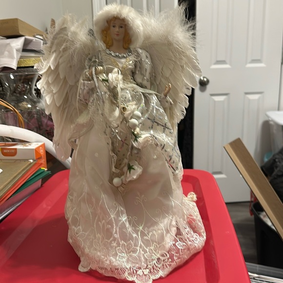 Vintage! Gorgeous White Angel with Real Like Wings Tree Topper! - Picture 2 of 9